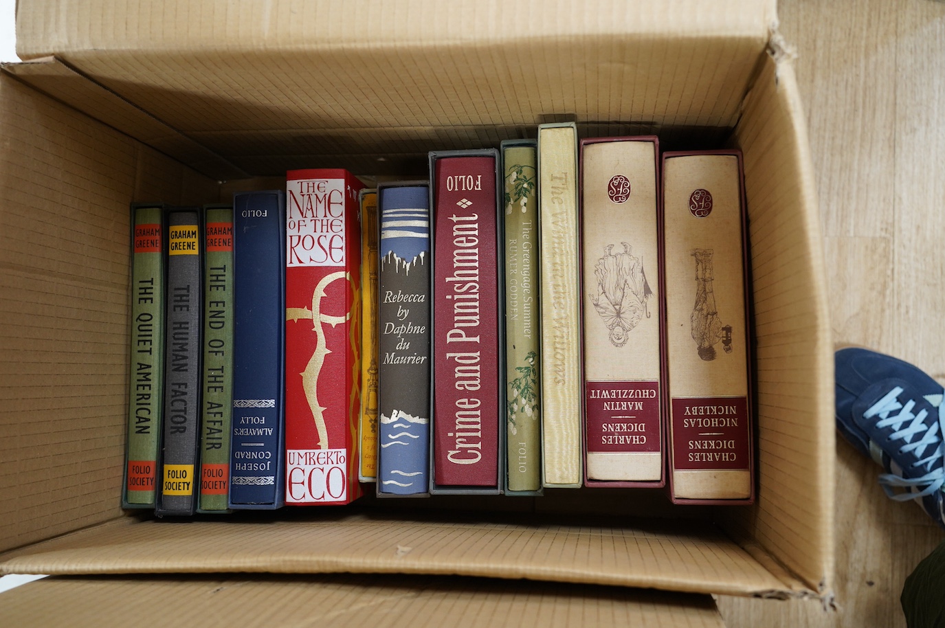 A large quantity of various Folio Society books. Condition - varies